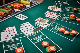 Antarmuka aplikasi mobile megahoki8 menampilkan menu sportsbook dan live casino